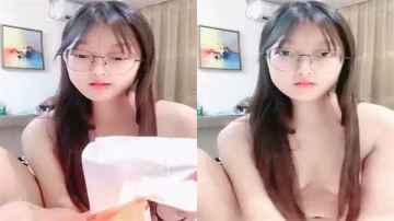 眼鏡肥臀巨乳妹淫叫連連，近距撩騷掰開粉嫩小穴，道具狂操無毛美鮑！