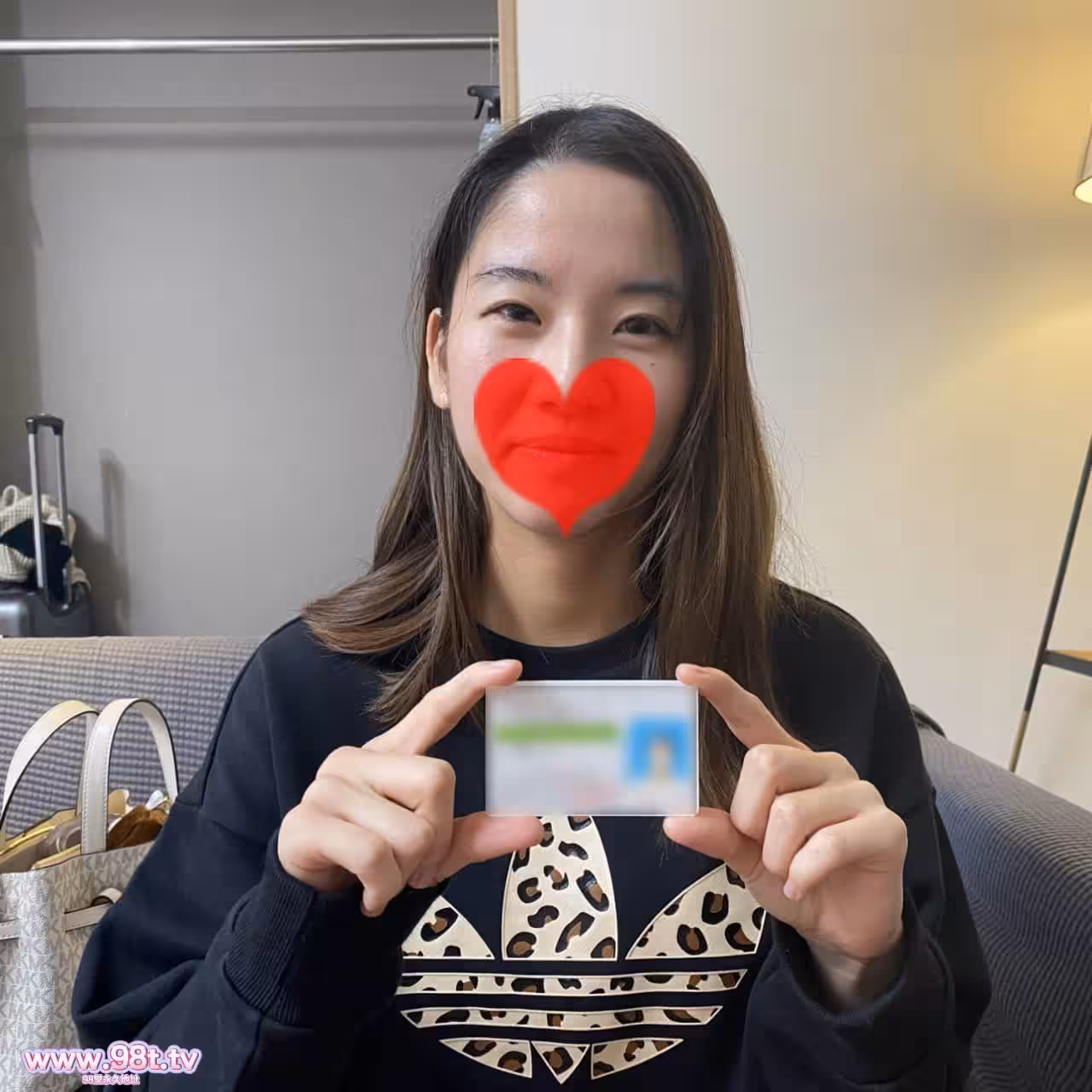 FC2PPV-4676142-フェラ好きな蒼〇優似の小柄な19歳人妻さん♡セルフイラマで喉奧い