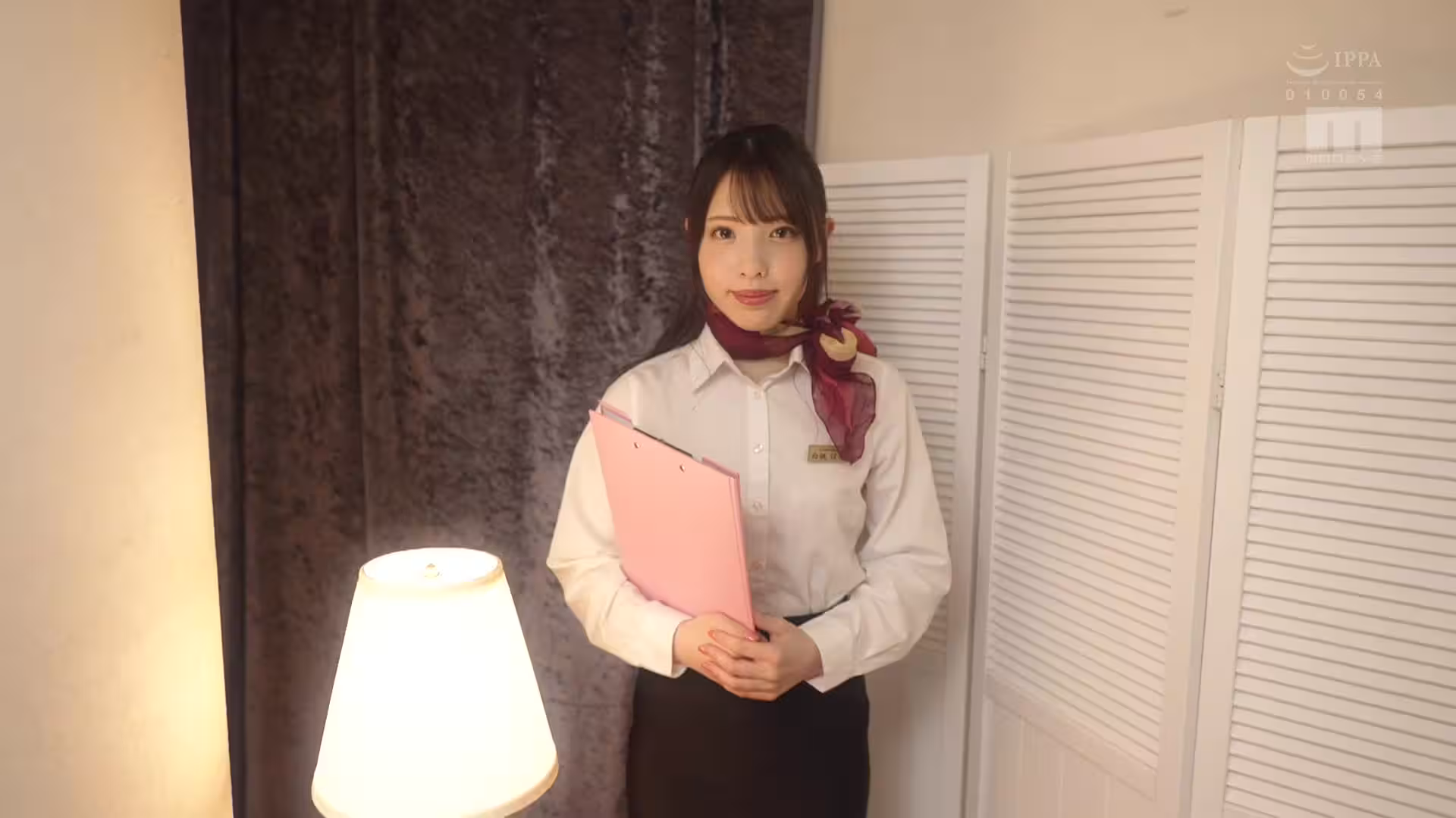 超短裙大胸美女喝醉後進陌生男房門進屋就被男的爆操 new