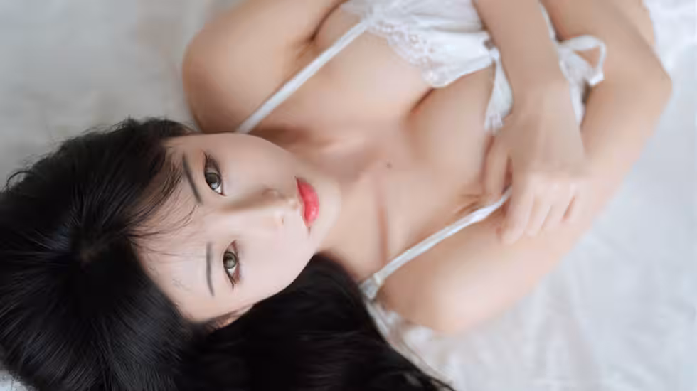 美乳小女友今天做愛好主動，肉棒騎累了就用舌頭獎勵她的小穴