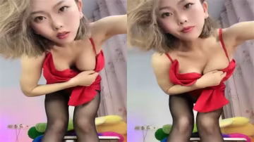 黑絲高跟爆乳痴女浪叫騷語，騎坐假屌激情互動，苗條美穴瘋狂抽插！