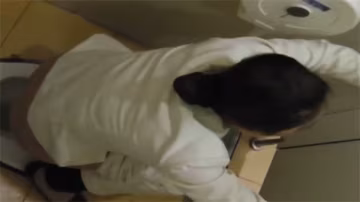 武漢奢侈品商場女廁偷拍，牛人鏡頭下的濕身誘惑