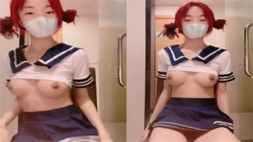 紅髮制服巨乳妹淫蕩調情互動，玩奶摳逼道具自慰激情呈現