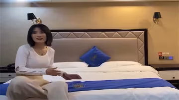紋身花臂哥酒店狂野約炮，缺錢兼職美女主動獻身滿足