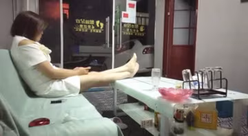 等客人無聊騷舞精壯男被勾引過來按摩-燕姐