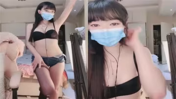 黑絲高跟巨乳妹近拍玩奶！淫語浪叫猛扣嫩穴，電動棒自慰狂潮噴水高潮！