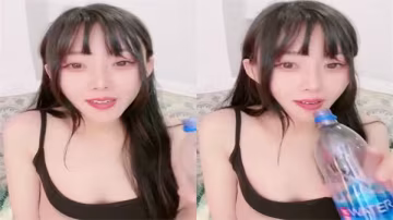 眼鏡黑絲巨乳痴女掰穴自慰 淫叫連連近拍爆操噴水不停