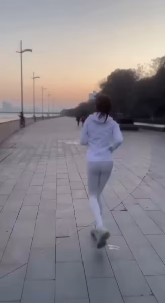 公园跳蛋晨跑