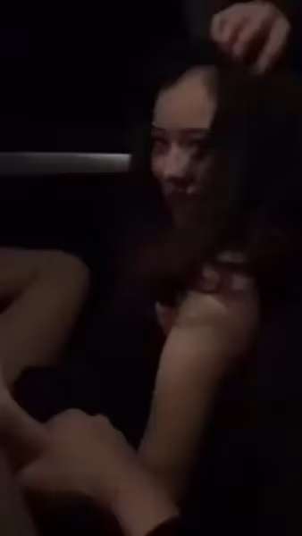 喝多的美女一邊罵著流氓一邊淫蕩的勾引我上了她。
