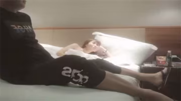 饑渴苗條貧乳騷貨口交伺候，狼友上位坐騎操到爽