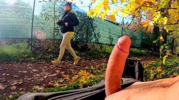 公園裡暴露狂遇饑渴熟女，忍不住抓硬奶子狂揉【GentlyPerv】
