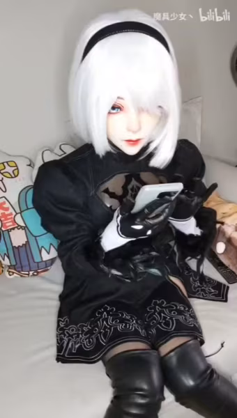 磨具少女 示範眨眼頭殼的2B小姐姐太好可愛哦 ?