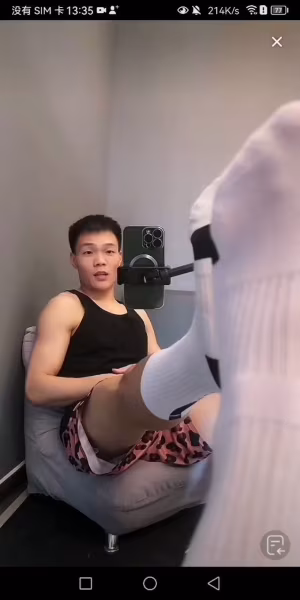 現在抖音很難有這麼敢的主播了！大家快去支持他買他家香香的襪子吧
