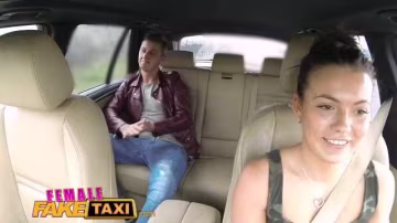 FemaleFakeTaxi 騷浪女司機巨乳誘惑 車內狂干顏射爆乳