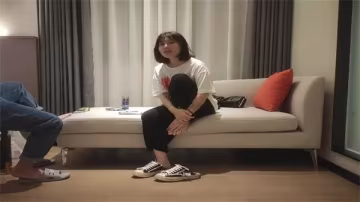 看著乖乖女脫光露紋身 後入狂干到表情扭曲