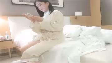酒店狂操嫩妹！KTV花式爆操妙齡小姐姐，巨乳顫抖瘋狂內射
