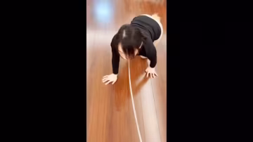 國產SM，調教美女小母狗，拴上狗鏈，插上尾巴，牽引，跪爬