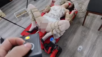 否則超痛苦的絲襪摩擦伺候。男主必須讓小姨噴