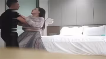 利哥眼鏡人妻撞見語文老師 教室狂干極品騷貨