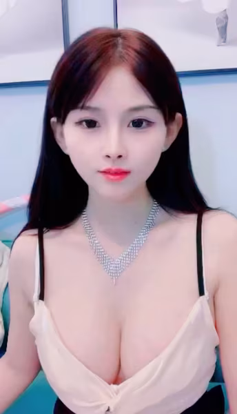 清純嫩模小優：極品肉體勾引，飽滿巨乳任你狂玩！