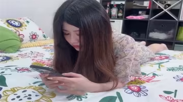 極品巨乳大學生被爆操到手軟，白虎蜜穴遭內射狂干