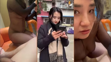 推特露臉淫妻博主。【江西奇妙淫妻 紅塵妃子】，過年回家在村口，突發奇想公廁口交啪啪