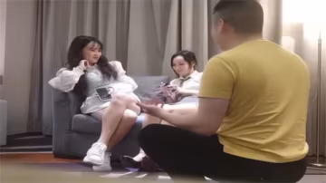 極品閨蜜雙飛激戰！巨乳美人被輪操內射高潮不斷