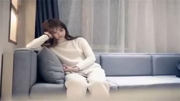 極品粉嫩清純小美女大眼睛肥臀 被狂揉玩弄直噴高潮
