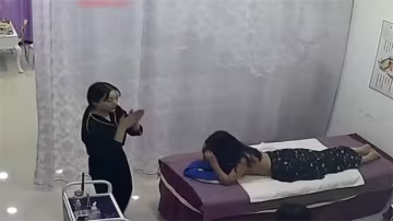 偷拍養生館極品嫩妹被推油按摩 暗藏探頭記錄全程濕身誘惑