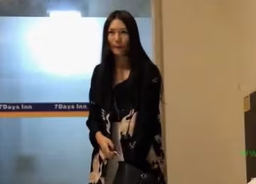 約個身材高挑的小美女穿情趣黑絲上門服務旗袍足交亦別有風味-天生愛風流