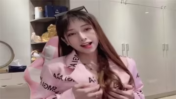 極品女神anna1021放飛自我，騷穴大開任人爆操，淫水狂噴