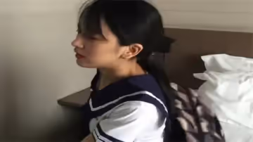 被猥瑣攝像師下藥迷翻玩她的小嫩鮑