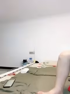 可愛萌小七這小姑娘真騷，全程露臉吃了性藥跟兩大哥激情啪啪，前面草嘴後面草逼多各種抽插，顏射道具玩逼1 (1)
