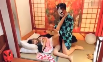 彌豆子與炭治郎の私夜生活美美彌豆子私下褪去和服做最害羞的事情.