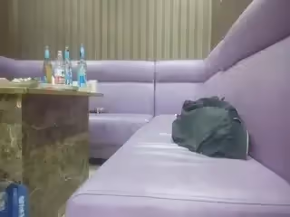 KTV包臀裙唱唱歌揉揉奶子 來感覺沙發上操起來的...