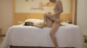 包臀裙大長腿女,翹起屁股後入一下下往前頂站立後入啊啊直叫的...