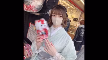 FC精品無碼PPV_初顏出し撮影仆が通っている青山の美人美容師に著物を著せて河川敷で野外