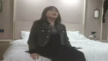 【極品反差婊】外表清純學生妹 實則滿背花臂紋身騷貨 跪地深喉吞精 口爆顏射淫蕩求操