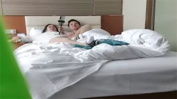 騷白尋花！極品人妻被單男輪操，夫妻玩嗨羞恥3P狂潮！