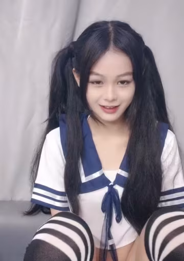 雙馬尾清純美少女穿情趣學生制服，嬌小身材被跳蛋狂震小穴，翹屁股插震動棒特寫狂插！