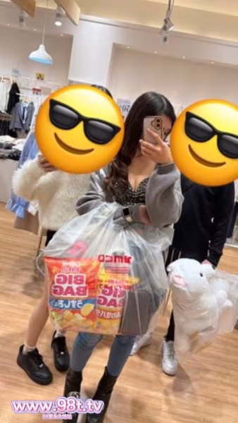 FC2PPV-4873970- 旦那の殘クレα―ドの借金払う為に、おじさんに抱かれるギャル妻さん 初めの時の撮影は途中