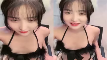 絲襪貧乳小母狗淫蕩撩騷互動口交，狂野伺侯狼友道具自慰潮噴！