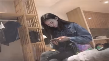 大雞巴猛漢高價約炮兼職嫩模，偷拍狂干苗條騷貨內射高潮！