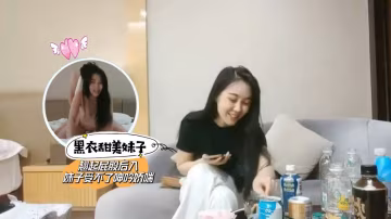 深夜黑衣甜美外圍妹翹起屁股口交摸逼扶著大屁股後入一下下撞擊妹子受不了呻吟嬌喘