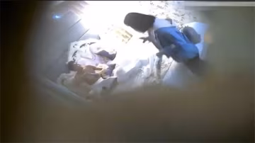 偷拍！乾澀騷穴渴望爆漿，極品尤物被無套狂操噴水高潮！
