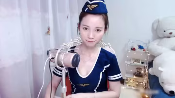 制服小姐姐吃瓜，舔耳誘惑=舔耳