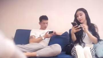 性感美女前凸後翹碩大乳房這肉體一看就受不了摟住摳逼吸奶