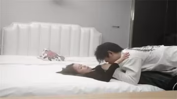外圍女神溫婉顏值極品，巨乳被無情巨根狂干內射騷穴