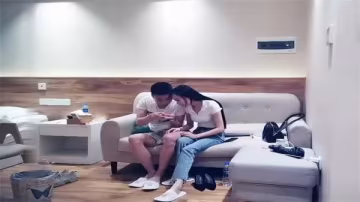 網約極品兼職妹，長腿苗條69互舔，騷穴狠吸到噴水