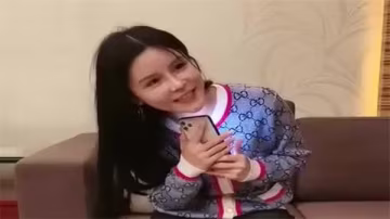 眼鏡男狂操極品顏值嫩妹 騷穴內射